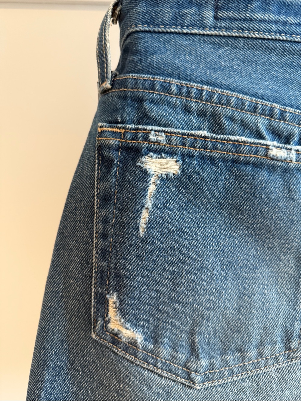 AG Alexxis High Rise Wedgie Distressed Shorts Womens 26R Medium Wash Raw Hem - Picture 6 of 13